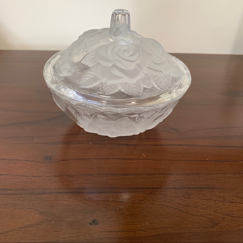 Studio Nova white rose candy dish